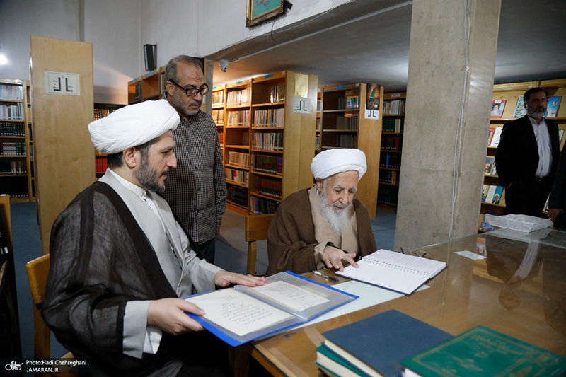 بازدید آیت الله العظمی جوادی آملی از کتابخانه موسسه امام جعفرصادق (ع)