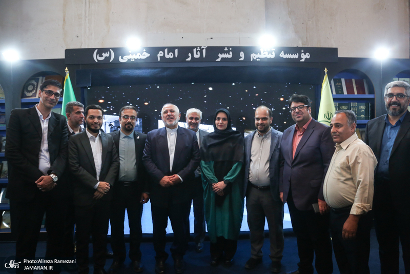 غرفه موسسه تنظیم و نشر آثار امام خمینی (ره) در سی و ششمین نمایشگاه کتاب تهران-3