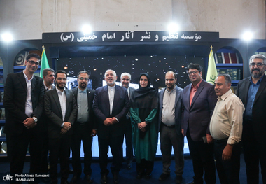 غرفه موسسه تنظیم و نشر آثار امام خمینی (ره) در سی و ششمین نمایشگاه کتاب تهران-3