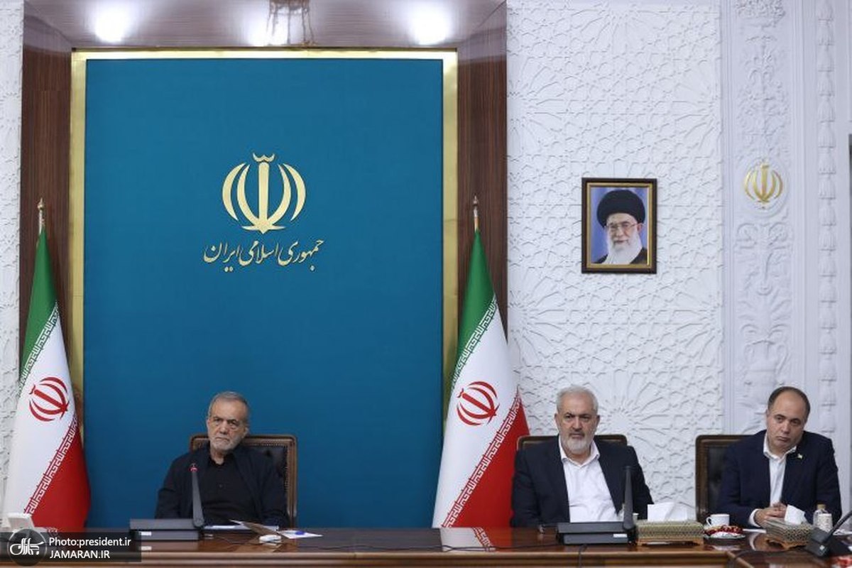 پزشکیان در نشست هم‌اندیشی دولت و دانشگاهیان برای مقابله علمی با چالش کم‌آبی: راهکارهای رفع چالش کم‌آبی باید ریشه‌ای، جامع و منطقه‌محور باشد