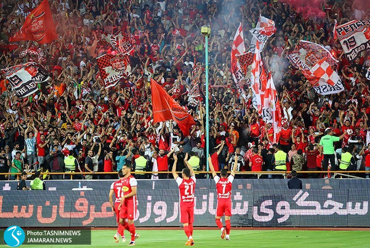 ویدیو| کریم باقری سرود قهرمانی پرسپولیس را خواند