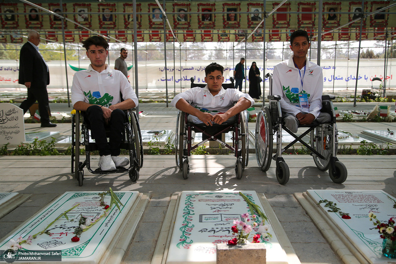 ادای احترام ورزشکاران و قهرمانان پارالمپیکی ایران به مقام شامخ شهدا