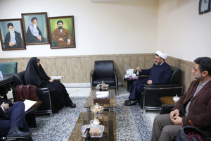 دیدار نرجس سلیمانی با دکتر علی کمساری ریاست موسسه تنظیم ونشرآثار امام خمینی (س)