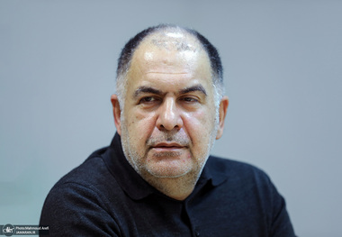 محمد خدادی: اگر اهالی رسانه در این فضا منفعل باشند، روایت پیروز را دشمن شکست خورده از آن خود می‌کند/ حضور رهبری در آن فضای شب عاشورا و تأکید بر خواندن شعر ایران، خیلی از توطئه‌های دشمن را خنثی کرد