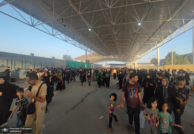 مراقب سالمندان و کودکان در پیاده‌روی اربعین باشید
