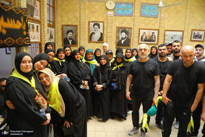 حضور زائران در بیت تاریخی حضرت امام در نجف در روزهای منتهی به اربعین