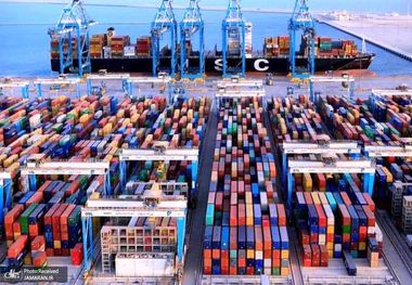 پشت پرده کارت‌های اجاره‌ای صادرات چه خبر است؟ محمدی، کارشناس اقتصادی: فقدان شفافیت در حکمرانی اقتصادی، بحرانی فراتر از افراد است/ داده‌های کلان واردات و صادرات بنزین منتشر شود