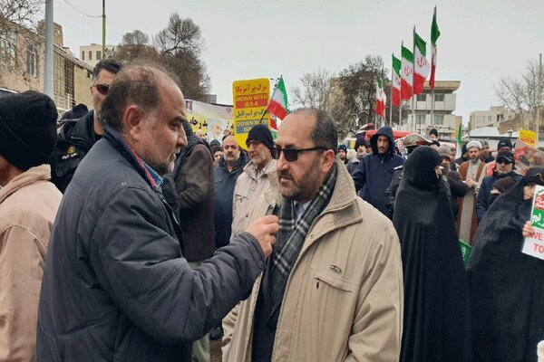 مردم در صیانت از آرمانهای انقلاب ایستاده اند