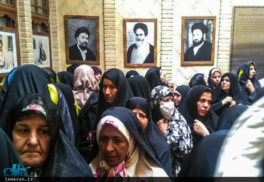 بازدید زائران ایرانی و غیر ایرانی عتبات عالیات از بیت حضرت امام در نجف