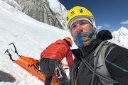 کوهنوردی که به‌خاطر کمک به هم‌نوردش، قید قله اورست را زد!