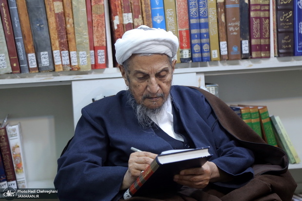 آیت‌الله العظمی صانعی صرف نیمی از سهم امام برای درمان مبتلایان کرونا را مجاز شمردند
