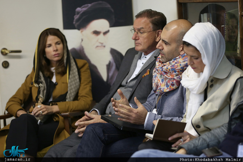 دیدار  گردشگران آلمانی و اتریشی با حجت الاسلام والمسلمین دکتر مقدم 