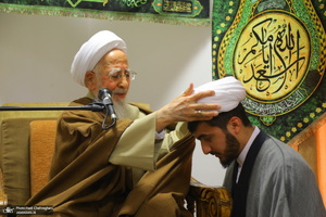 عمامه گذاری طلاب به مناسبت نیمه شعبان