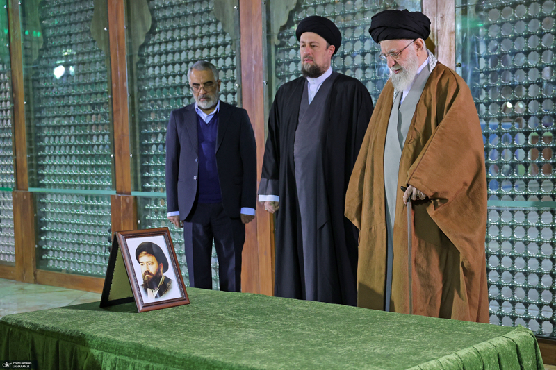 در آستانه ایام‌الله دهه فجر؛ حضور رهبر معظم انقلاب در حرم مطهر حضرت امام خمینی