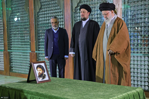 در آستانه ایام‌الله دهه فجر؛ حضور رهبر معظم انقلاب در حرم مطهر حضرت امام خمینی