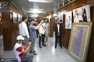 بازدید جمعی از دانشجویان خارجی از بیت امام خمینی (س) در جماران  1