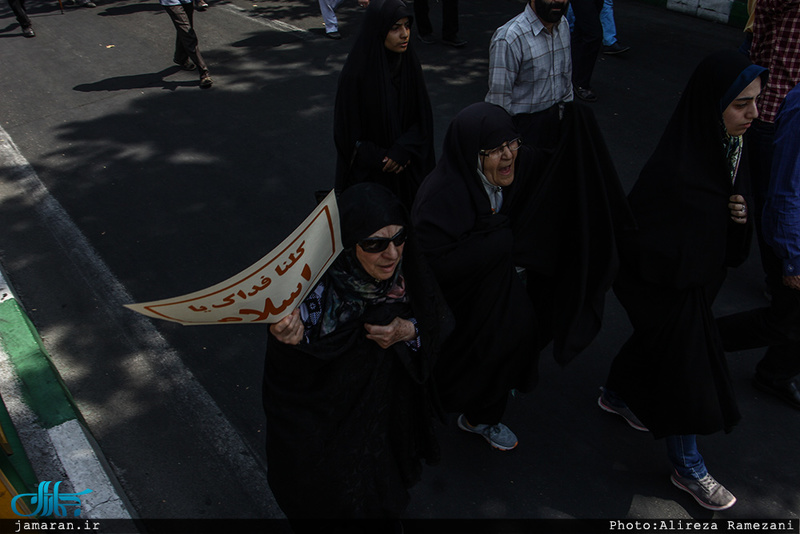 راهپیمایی نمازگزاران در اعتراض به کشتار مسلمانان میانمار