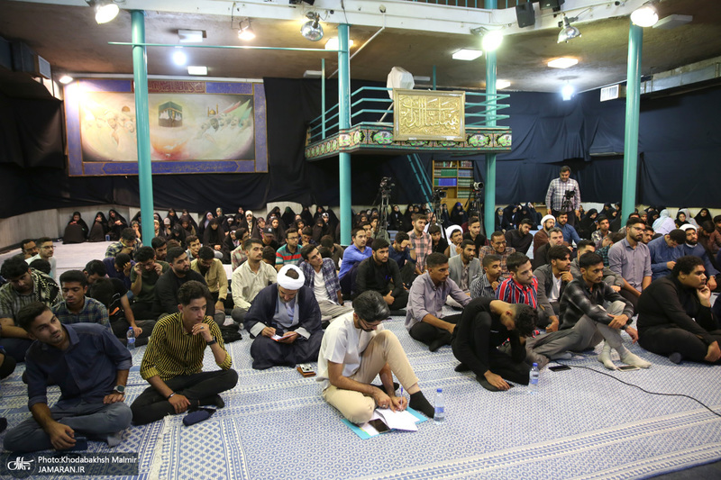 بازدید جمعی از دانشجویان فعال فرهنگی سیاسی و اجتماعی دانشگاه های استان هرمزگان از بیت امام خمینی (س)در جماران