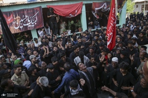 عزاداری سنتی کشمیری‌ها روی قایق