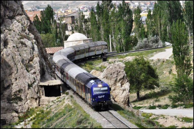 قطار گردشگری تهران - بیشه راه اندازی شود