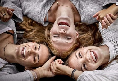 برای داشتن زندگی بهتر بخندید؛ درمان از طریق خنده و فواید آن برای قلب و ایمنی