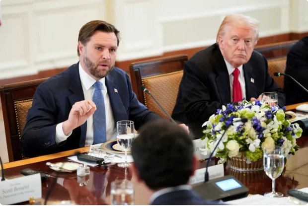 توضیح جی دی ونس، معاون ترامپ درباره افزایش نیرو‌های نظامی آمریکا در نزدیکی ایران: ترامپ فقط می‌خواست اطمینان حاصل کند که اگر، خدای ناکرده، ایرانی‌ها کار اشتباهی انجام دهند، ما منابع لازم برای پاسخگویی را داشته باشیم