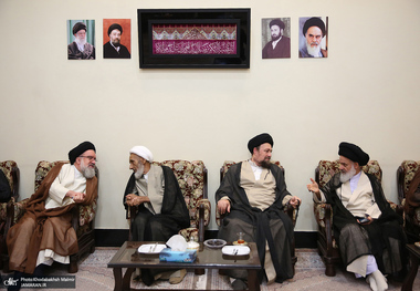 حاشیه های تجدید میثاق اعضای مجلس خبرگان رهبری با آرمان های امام خمینی (س) 