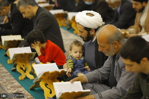 جزء خوانی قرآن کریم در حرم حضرت معصومه (س)