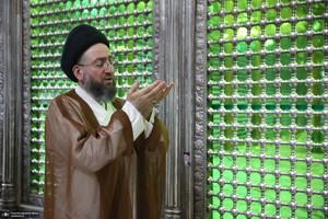 ادای احترام سید عمار حکیم به حضرت امام خمینی (س)