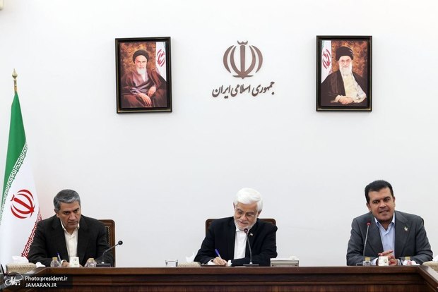 عارف: مصرف کننده فناوری‌های دیگر کشورها نباشیم/ دانشگاه‌ها رشته‌های جدید مرتبط با فناوری‌های پیشرفته را راه‌اندازی کنند/ ایران باید در مسیر دستیابی به مرجعیت علمی و فناوری در جهان و جایگاه نخست منطقه حرکت کند 