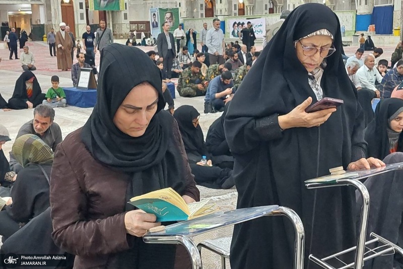 مراسم دعای کمیل در حرم امام خمینی