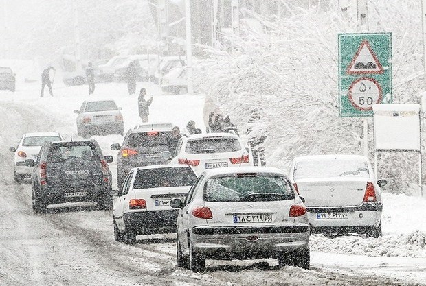 بارش برف در تهران تا ظهر ادامه دارد