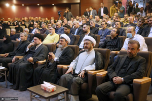 دیدار سرپرست و کارکنان وزارت خارجه باسید حسن خمینی در حرم مطهر امام خمینی (س)