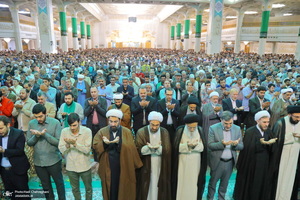 نماز عید سعید فطر در حرم مطهر حضرت معضومه (س)