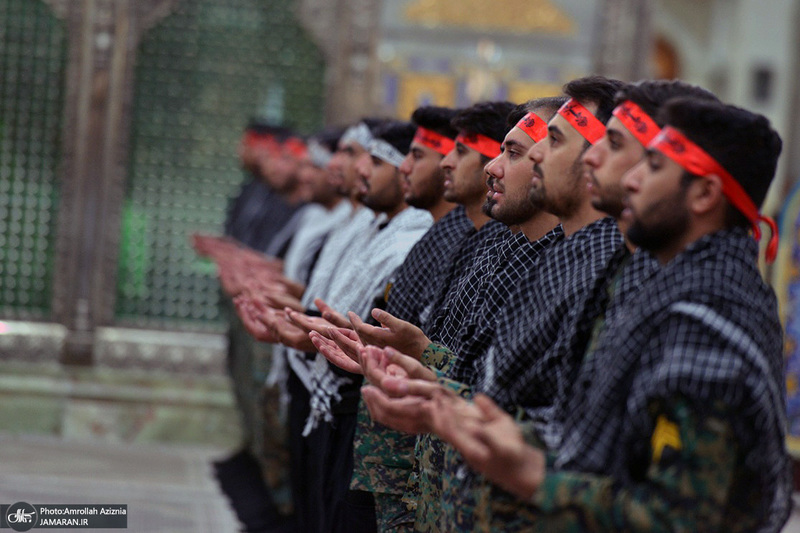 اجرای گروه سرود تیپ سوم امام حسین (ع) یگان ویژه فراجا در حرم مطهر امام خمینی(س)