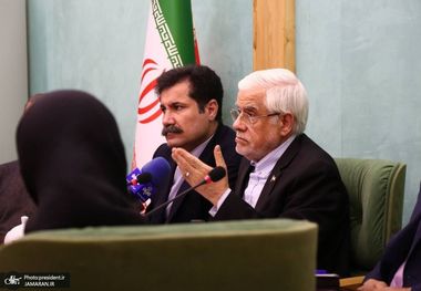 عارف: هنوز مناطق محروم زیادی در کشور داریم/ نباید به خاطر رساندن امکاناتی از قبیل برق، آب یا گاز به روستاها سر مردم آن مناطق منت بگذاریم زیرا وظایف خود را انجام داده‌ایم/ تدوین برنامه‌های راهبردی و علمی برای مهاجرت معکوس از شهرها به روستاها ضروری است