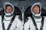 فضانوردان با دراگون به فضا رفتند 