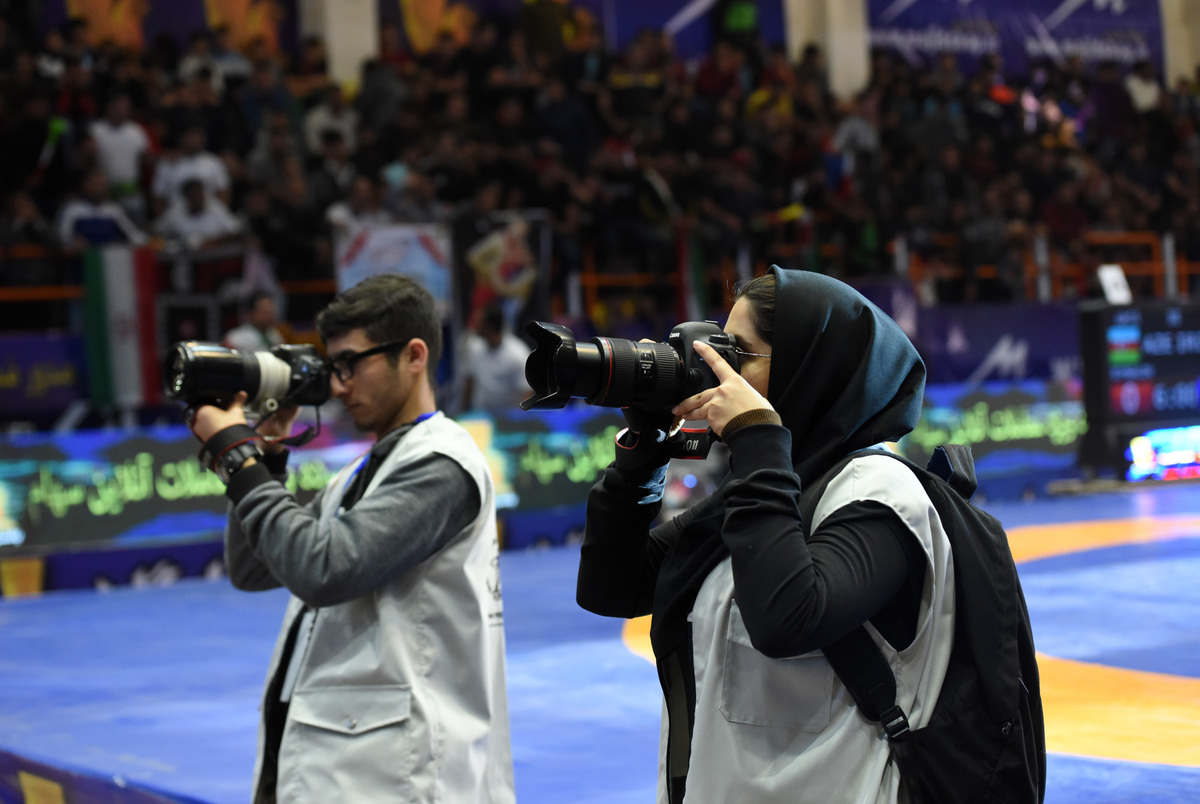 حضور بانوان خبرنگار با مجوز وزیر؟ / اتفاق نادر در حاشیه جام تختی+ تصاویر