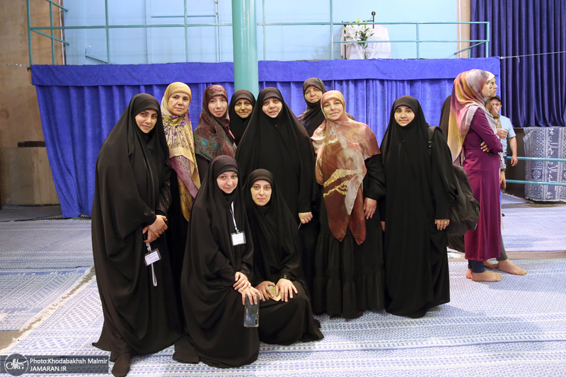 بازدید جمعی از قاریان کشور آفریقا و جمعی از گردشگران لبنانی از بیت امام خمینی در جماران