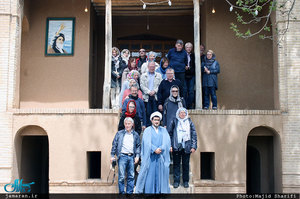 بازدید جمعی از گردشگران آلمانی از بیت امام در خمین‎