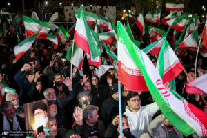 حرکت دسته مردمى پرچمداران ایران به مناسبت روز جمهوری اسلامی ایران-۲