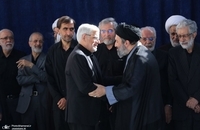 حضور فرزندان رهبر شهید در مراسم اقامه نماز بر پیکر ایشان  (5)