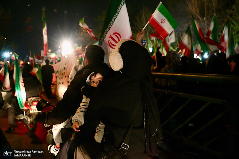 حركت دسته مردمى پرچمداران ايران به مناسبت روز جمهوری اسلامی ایران
