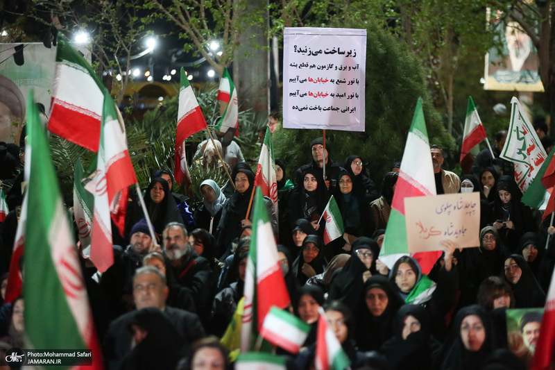 حرکت دسته مردمى پرچمداران ایران به مناسبت روز جمهوری اسلامی ایران-۲