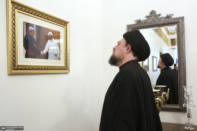 حضور سید حسن خمینی در سفارت واتیکان