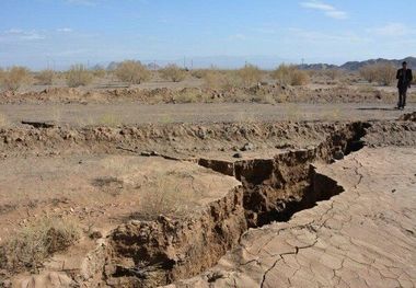 فرونشست زمین در دشت‌های بحرانی خراسان رضوی ادامه دارد