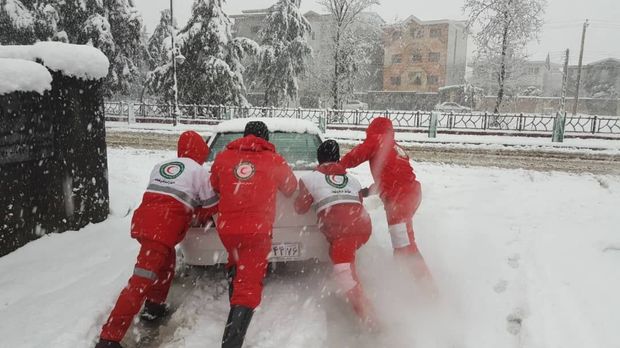 طبیعت گردی از مسیرهای انحرافی در طرقبه شاندیز ۱۰ خودرو را گرفتار کرد