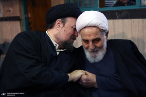 مراسم تشییع آیت الله سید مهدی امام جمارانی (ره) از حسنیه جماران-2