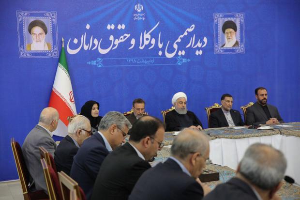 روحانی: تحریمهای آمریکا علیه ملت ایران ، جنایت علیه بشریت است/ بزرگترین قدرت برای دفاع از نظام، مردم ایران هستند