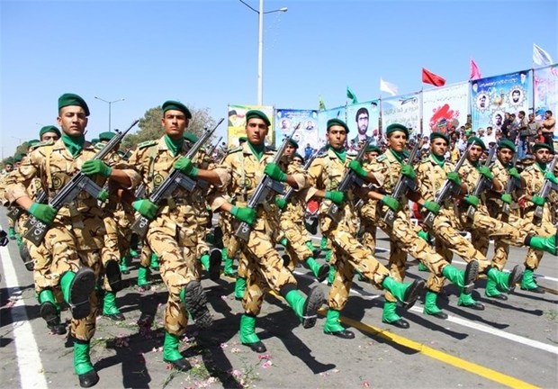 مراسم رژه نیروهای مسلح ارتش استان لرستان برگزار شد